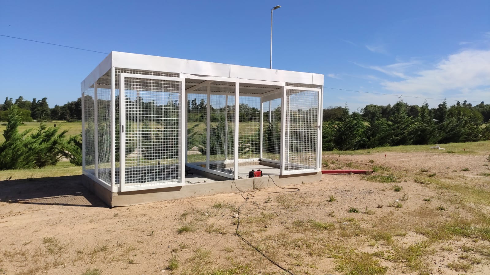 Jaula para residuos peligrosos. 
Fabricación de jaula para residuos peligrosos 2,5x4,5m